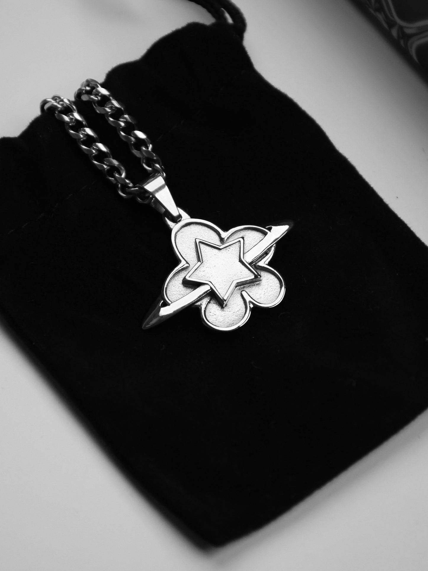 DAVRIL PENDANT v2