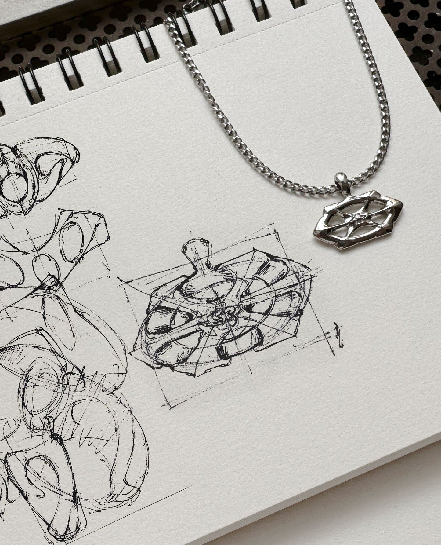 DYST PENDANT